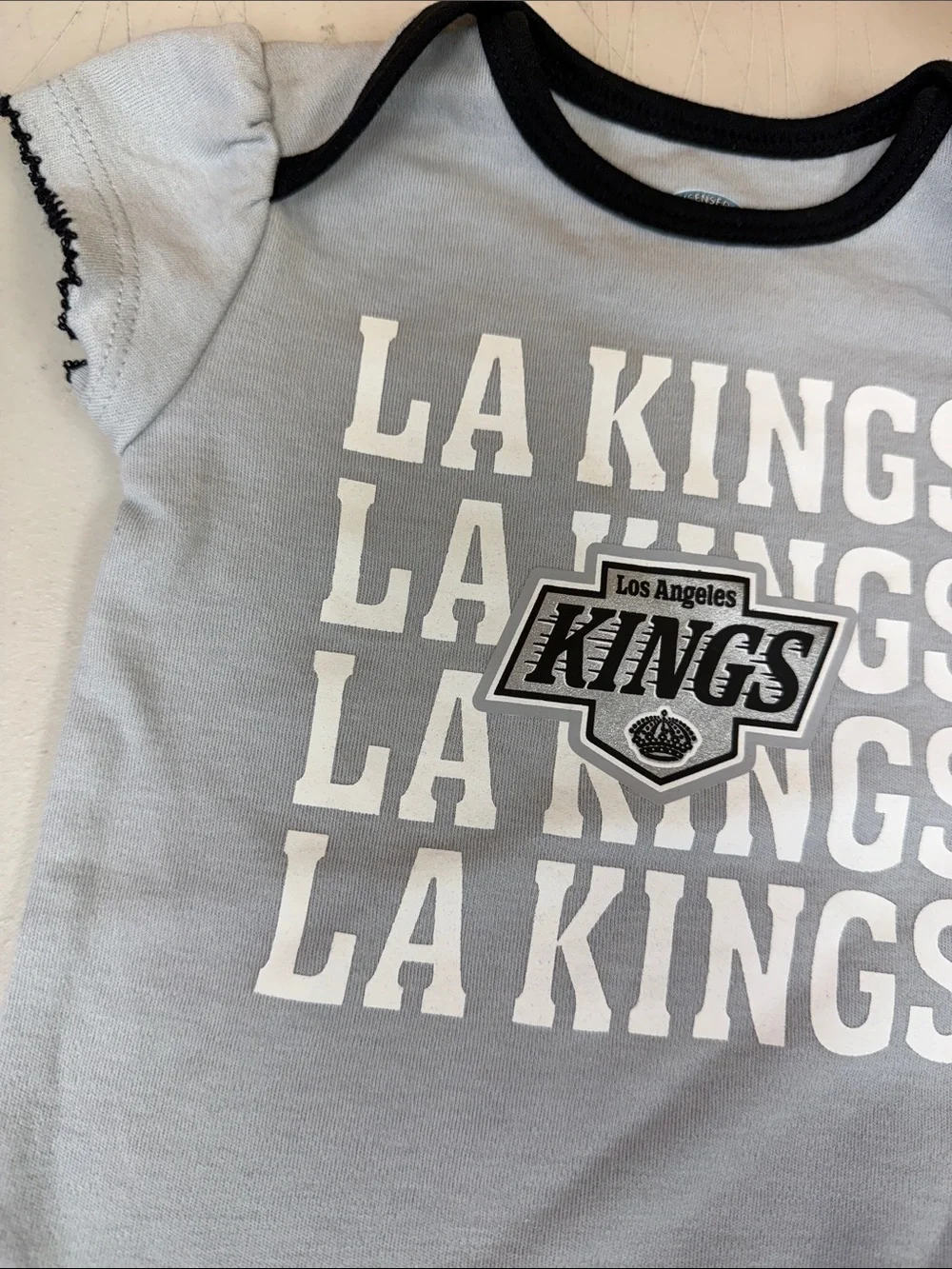 NHL LA Kings Light Gray & Black Baby One-Piece Bodysuit 6-9 months silver glitt
